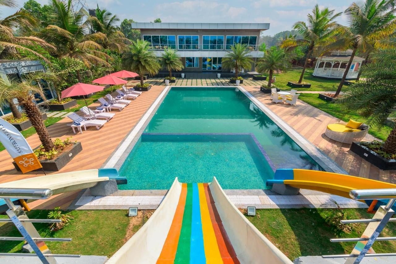 Saffronstays Palm Paradise, Kalyan Khadavli - Swimming Pool With Water Slides, Gazebo And Indoor Games Padghe Esterno foto